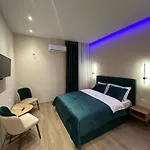 Hotel Luxury By Gjyshi 4*