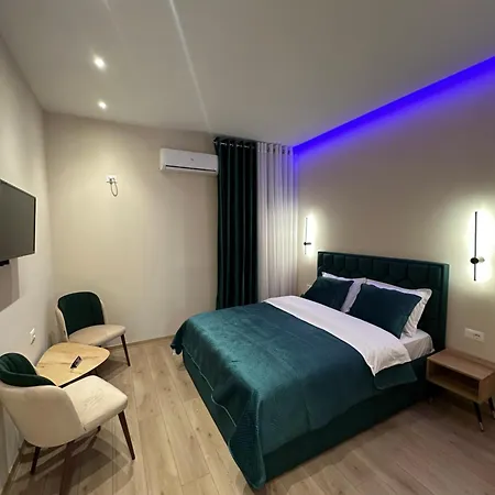 Hotel Luxury By Gjyshi 4*