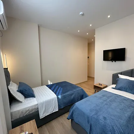 Hotel Luxury By Gjyshi 4*