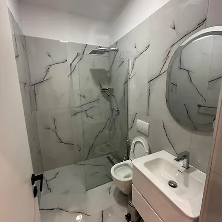 Ξενοδοχείο Luxury By Gjyshi 4*