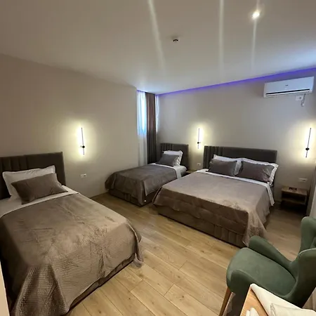 Ξενοδοχείο Luxury By Gjyshi 4*