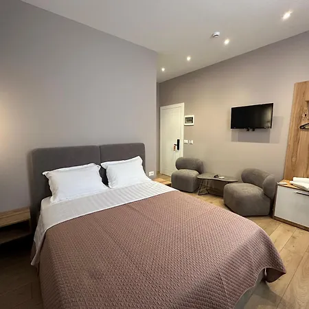 Hotel Luxury By Gjyshi 4*