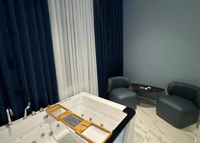 Luxury By Gjyshi ホテル 4*