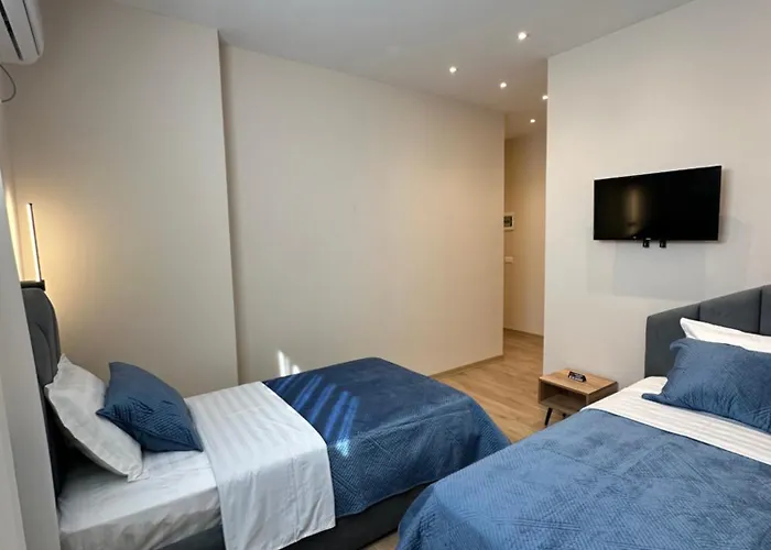 Hotel Luxury By Gjyshi 4*