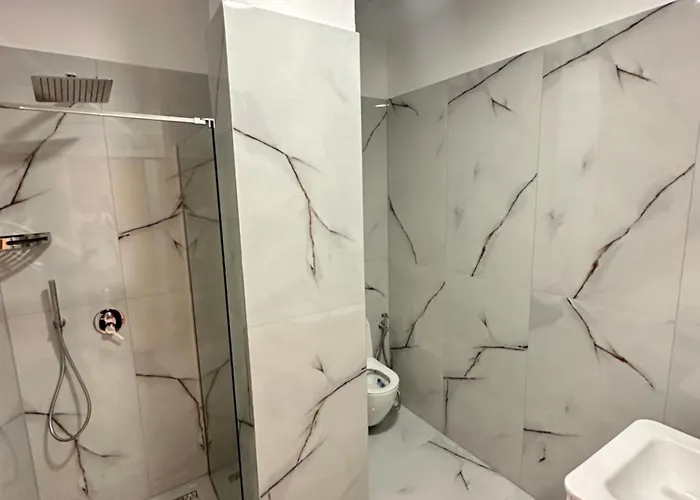 Luxury By Gjyshi Hotel