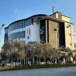 Luxury By Gjyshi Hotel