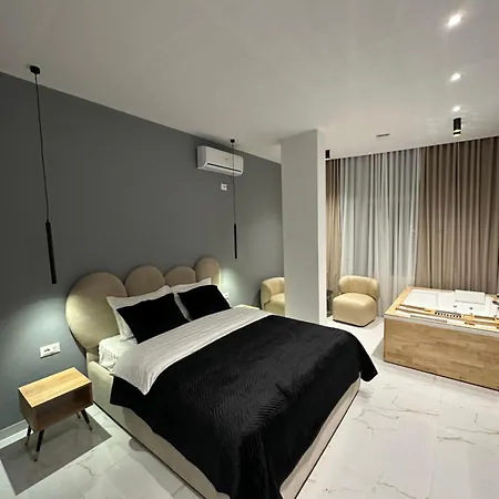 فندق Luxury By Gjyshi 4*