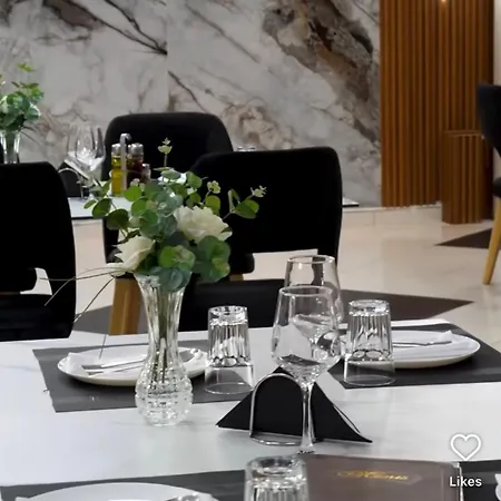 호텔 Luxury By Gjyshi 4*