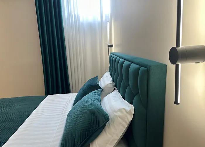 Hotel Luxury By Gjyshi 4*